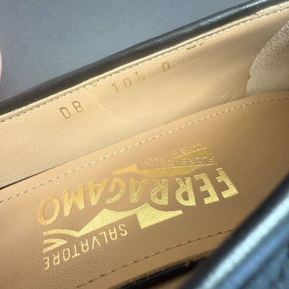 Brand new with box Ferragamo
Vara Quilted Bow Ballet Pumps size 10.5 - Picture 4 of 15